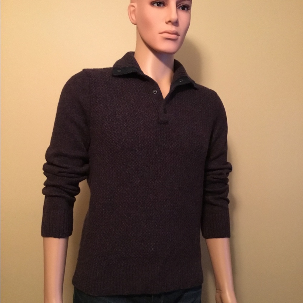 Like new Unique Ban Rep M collar/turtlenec…